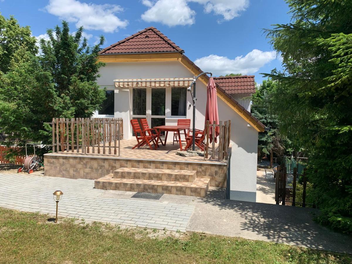 Borsi Apartman Balatonalmadi Exterior photo