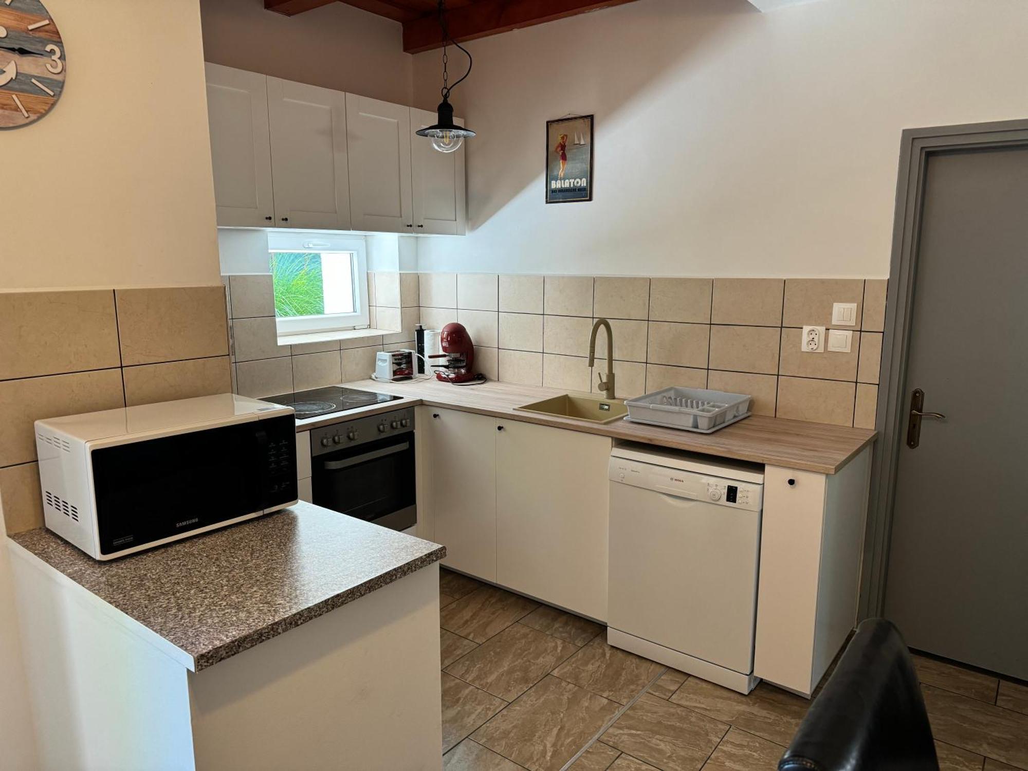 Borsi Apartman Balatonalmadi Exterior photo